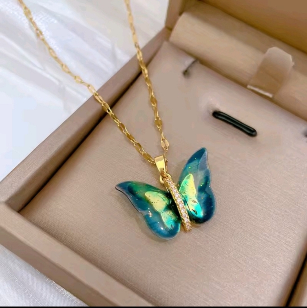 Elegant Gold and Colorful Butterfly Crystal Charm Pendant Necklace - Picture 3 of 6